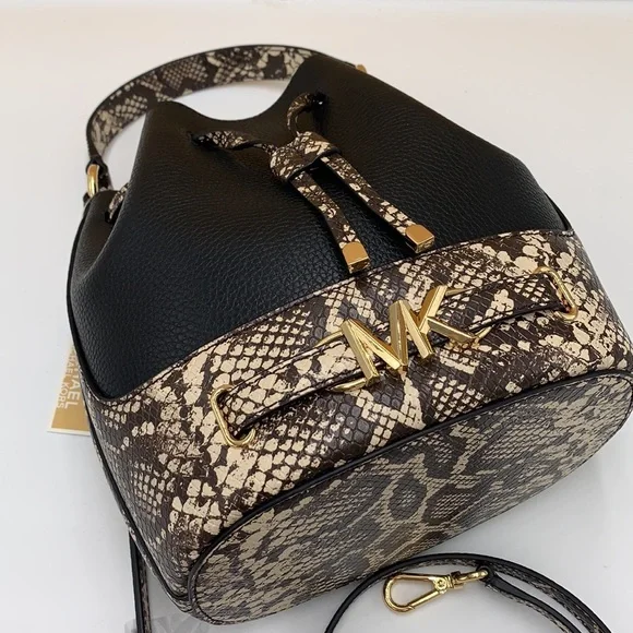 MICHAEL KORS 
Reed Md Pebbled Leather Belted Bucket Messenger Satchel Crossbody - Picture 14 of 16